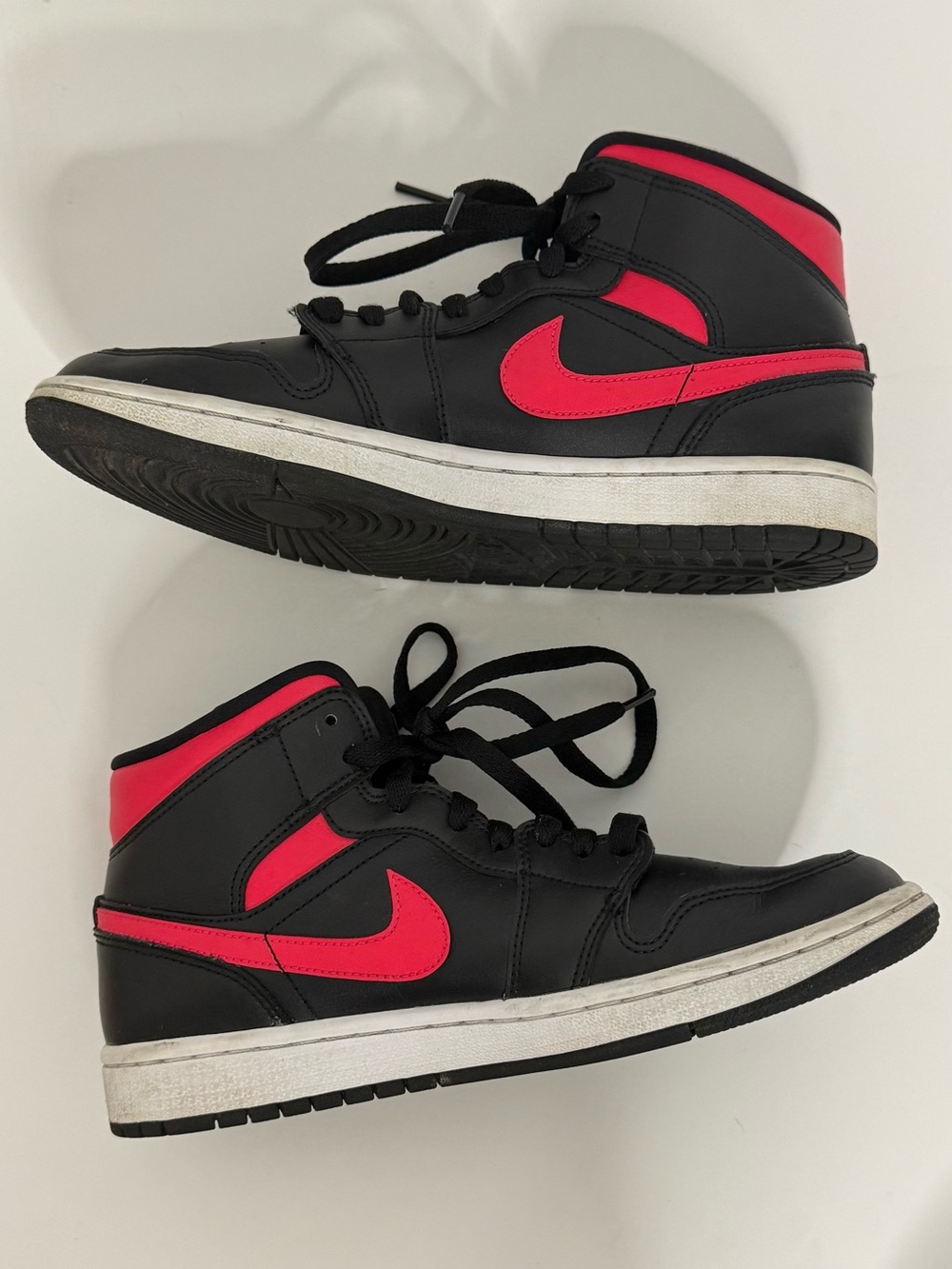 Nike Air Jordan 1 Mid Siren Red Black White Women’s Size 9